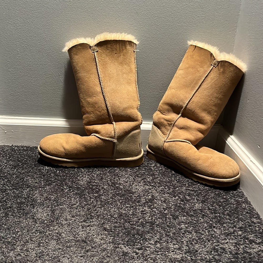 Ugg Bailey Button Tan Boot Size 7. - image 2